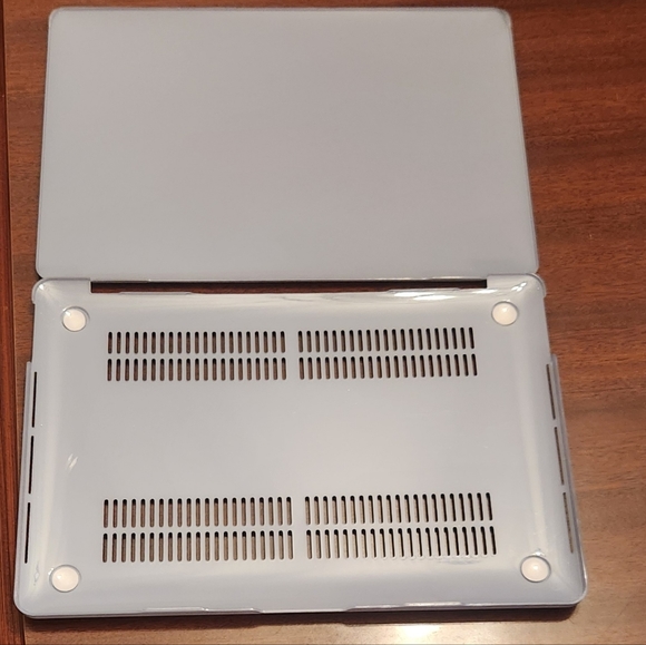 MacBook Pro Accessories - Picture 4 of 8